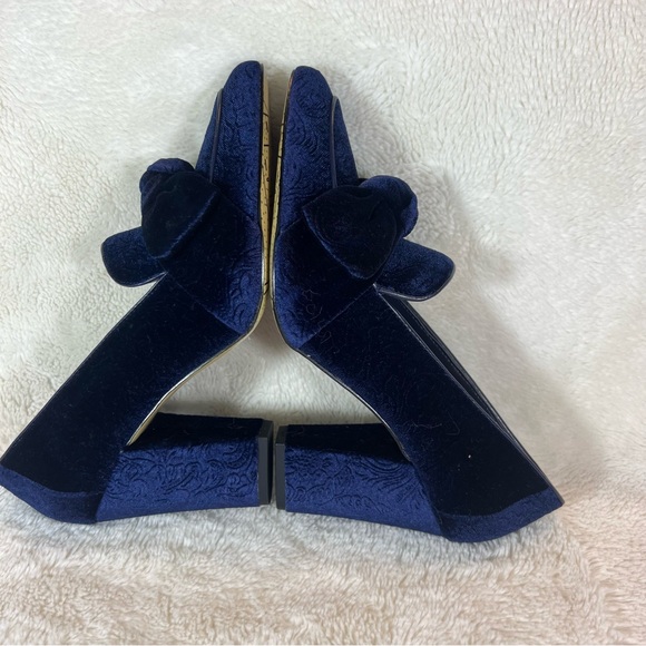 Bella Vita Galla II Blue Velvet Slip On Pumps Size 8 M - Picture 6 of 9